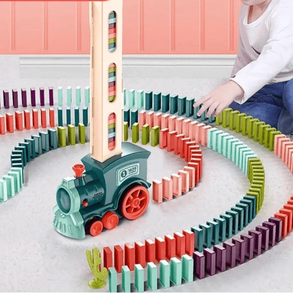 Train Montessori à Dominos